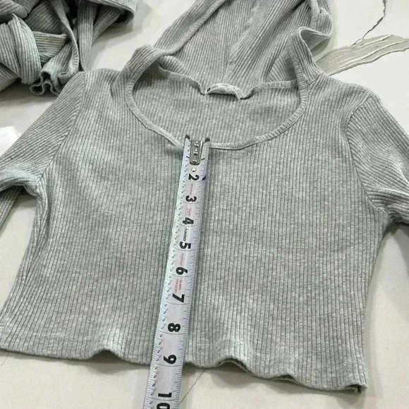 Zaful Sports Cropped hooded gray long sleeve top and free pants leggings size 8 - Picture 10 of 11